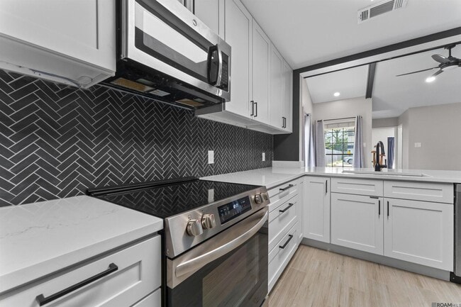 Photo - 15613 Shenandoah Square Ave.