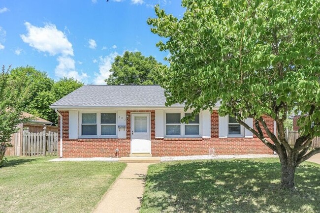 Photo - 603 Woodford St