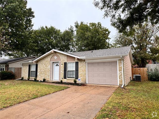 Building Photo - 2412 Meadow Lark Rental