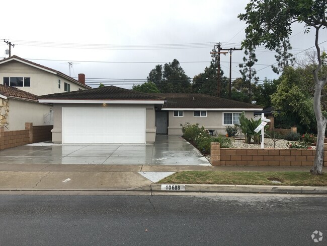 Building Photo - Single Story 3 Bedroom 2.5 Bath Home,