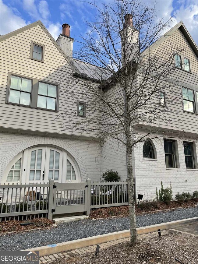 Photo - 460 Heatherden Ave