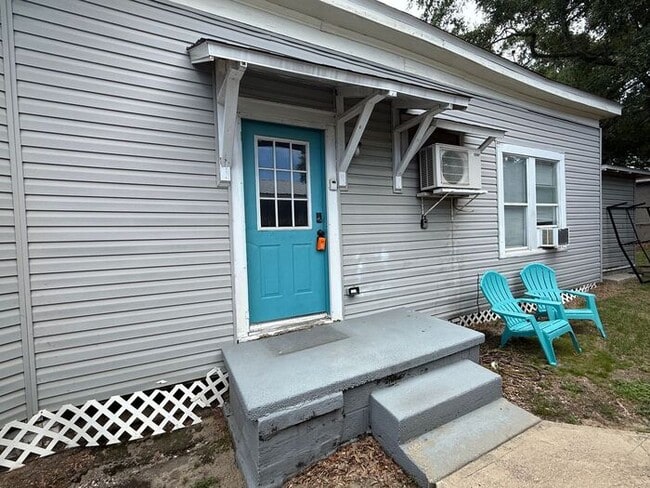 Photo - Pensacola - Downtown - 1 bedroom, 1 bathroom - partial utilities included
