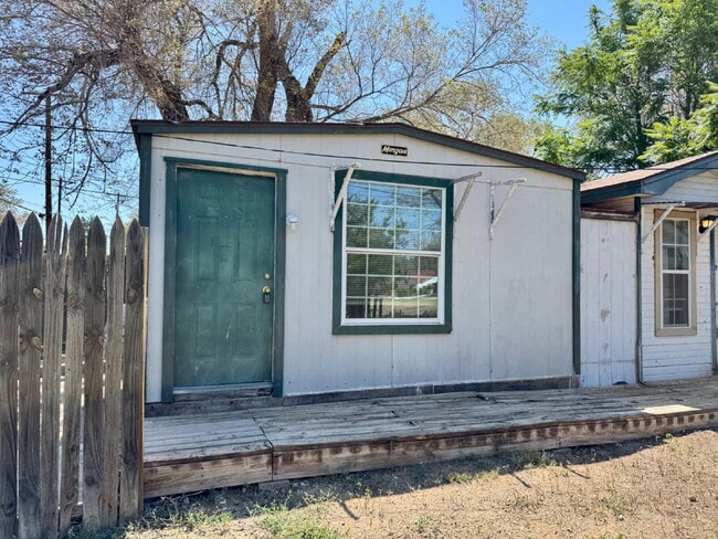 Building Photo - Updated Rear Unit C