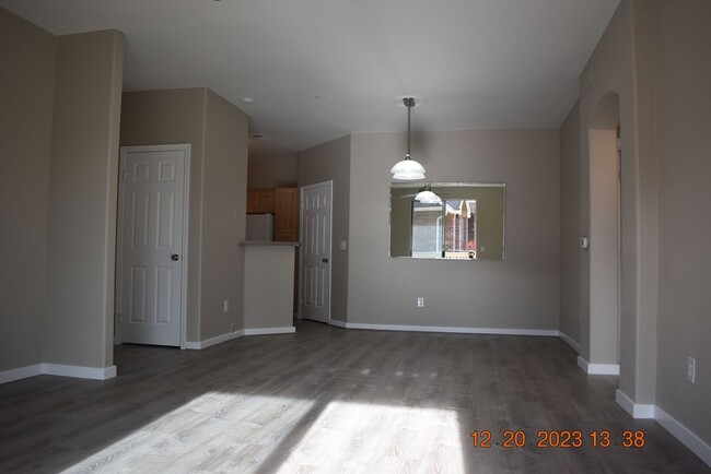 Beautiful 2 BR / 2 BA Condo with 1 car gar... - Beautiful 2 BR / 2 BA Condo with 1 car gar... Unit 1012