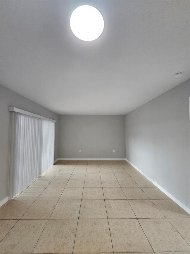 Photo - 1545 Lake Crystal Dr Unidad D