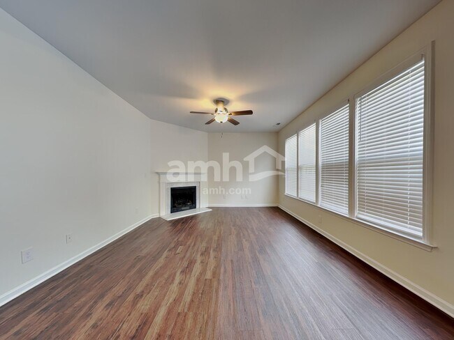 Photo - 369 Collinsworth Dr