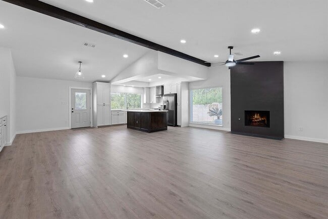 Photo - 5113 Loyola Ln
