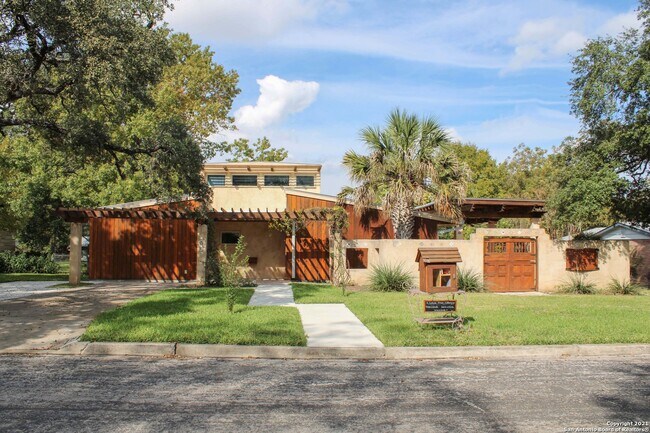 Photo - 539 Woodcrest Dr