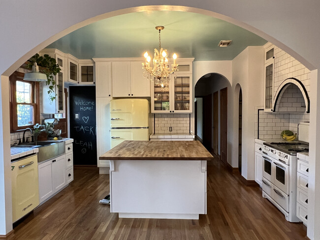 kitchen (view from living room) - 1128 S Hudson Ave House