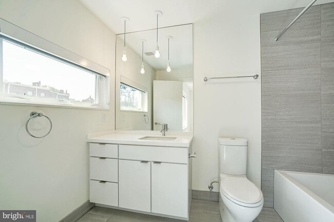 Photo - 446 Ridge St NW