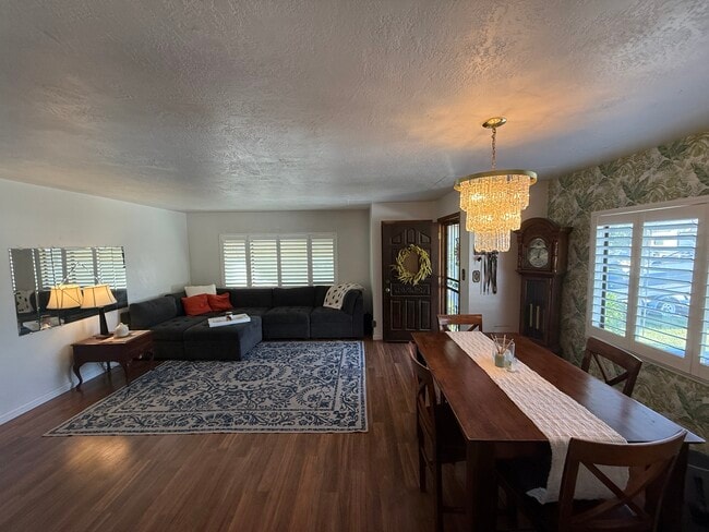 Photo - 1618 W Locust St