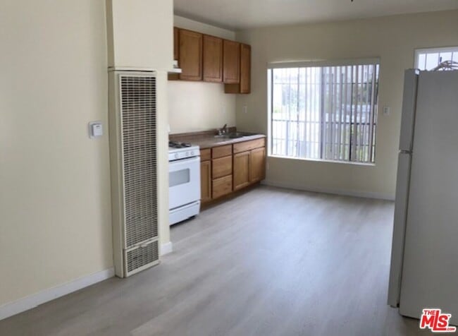 Photo - 910 S Kingsley Dr Apartment Unit A