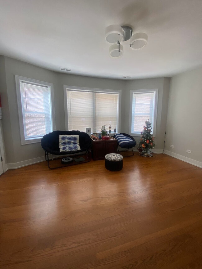 Photo - 6433 N Albany Ave Unidad 2E