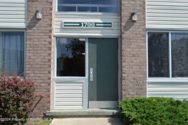 Photo - 1704 Summit Pointe