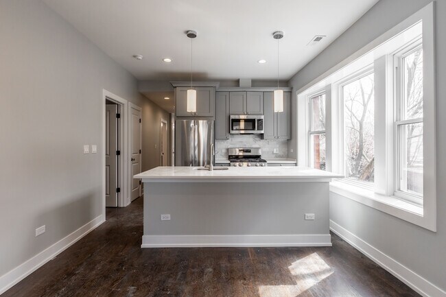 Photo - 3136 N Oakley Ave Unit 3