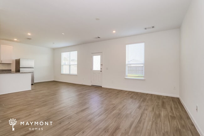 Photo - 5519 Broad Spruce St