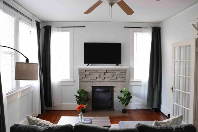 Building Photo - 1419 Franklin St Unit ID1339903P