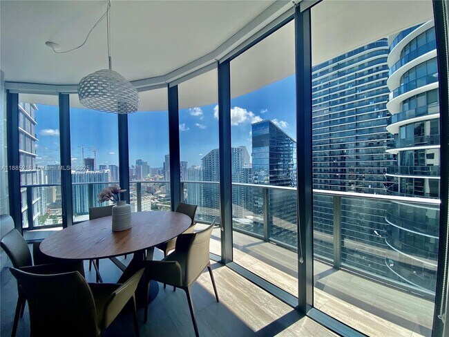 Photo - 55 SW 9th St Unidad 4201