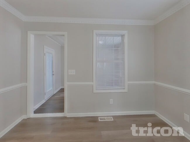 Photo - 337 Montclaire Ln