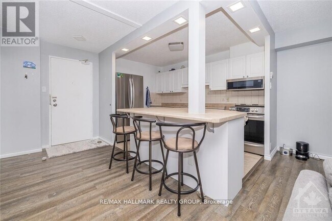 Photo - 665 Bathgate Dr Unit 104