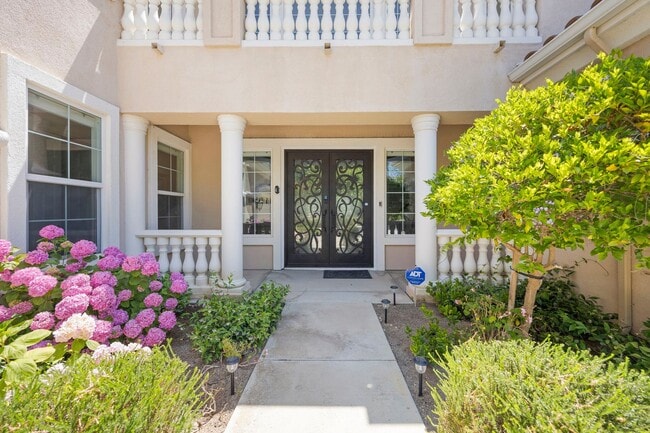 Photo - Exquisite Luxury Living in the Moorpark Co...