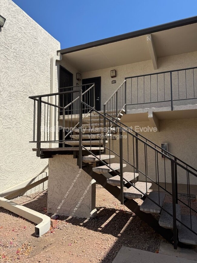 Photo - 3825 E Camelback Rd Unidad 288