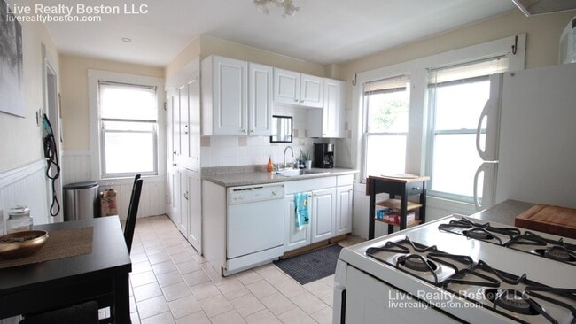 Photo - 30 Antwerp St Unit 2