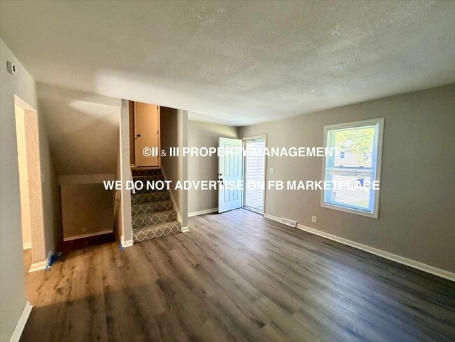 Photo - 6123 Newton St