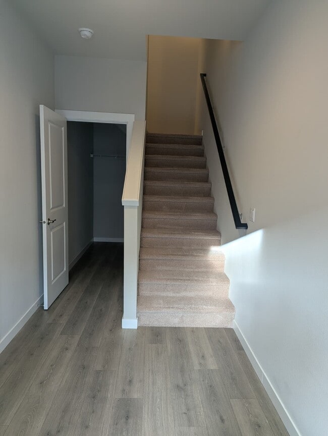 Photo - 19310-19336 36 Ave SE