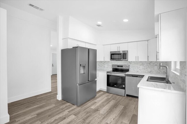 Photo - 1730 Avenue C NE