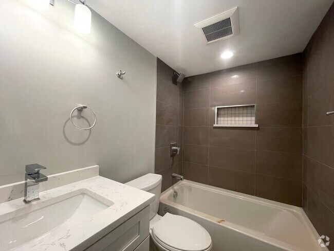 Building Photo - 199 Boylston St Unit 1 Rental