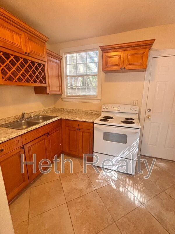 Photo - 3233 Post St