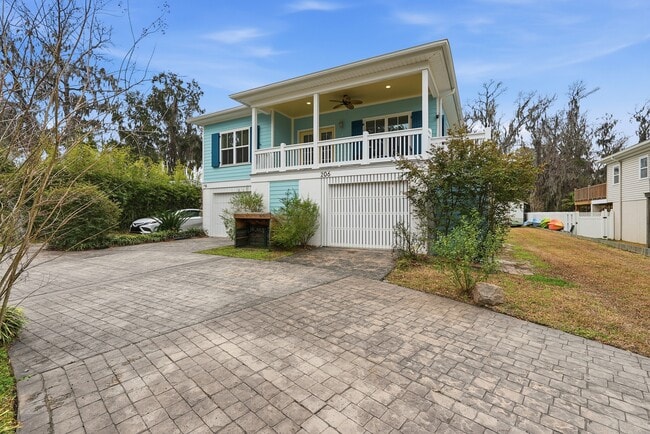 Building Photo - Prime Coastal Location!