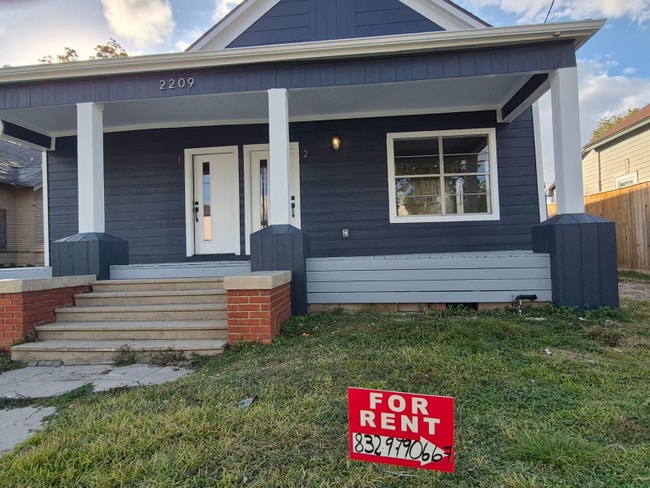 Building Photo - 2209 Gano St