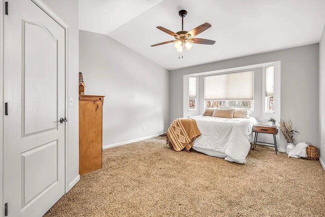 Photo - 466 Tanner St