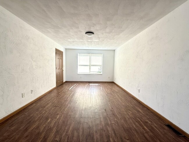 Photo - 81 Hillside Ln