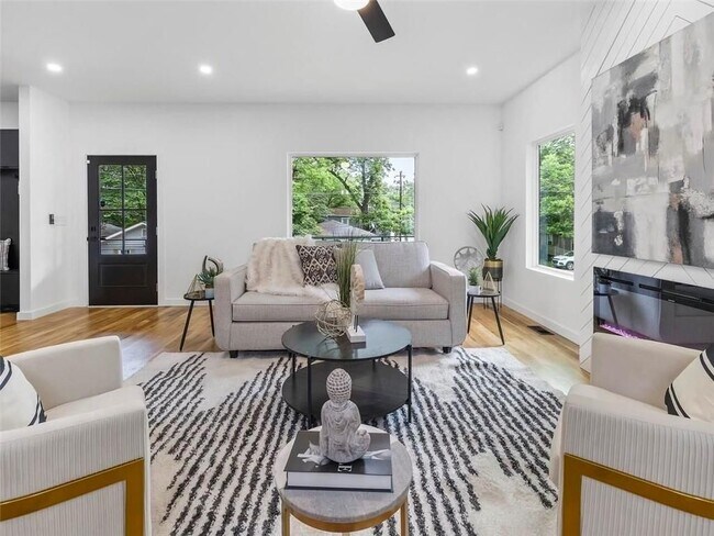 Photo - 1065 Hubbard St SW