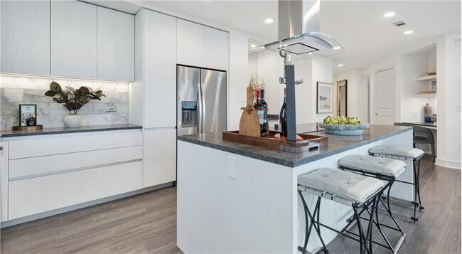 Photo - 301 W 5th St Unidad S5-23