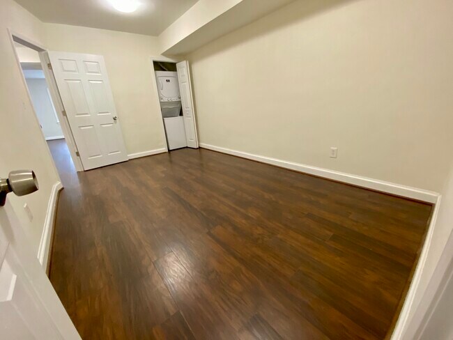 Photo - 1904 M St NE Unidad 3