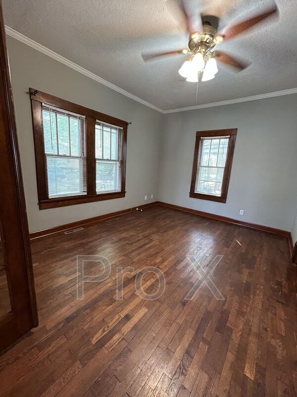 Photo - 102 W Washington St