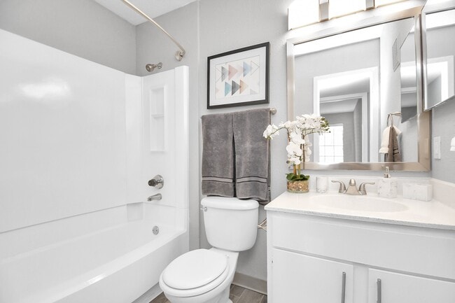 Photo - 2701 W Bellfort Ave Unidad 1001