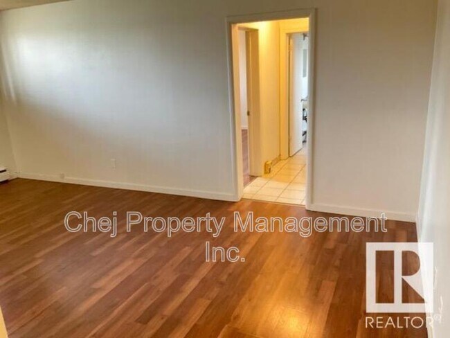 Photo - 6103-6198 98 Ave NW