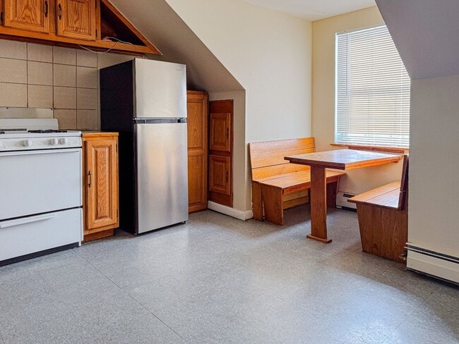 Building Photo - Charming 1br Townhome In Quite Country Set... Unit 103