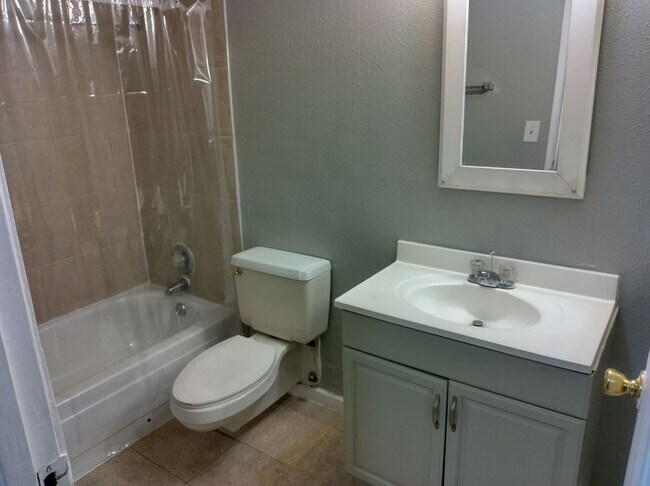 Photo - 1600 Clinton St