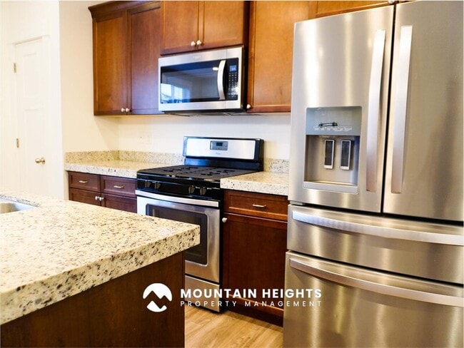 Photo - 824 Newfield Dr