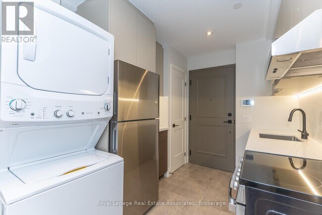 Photo - 1000 Bathurst St Unit 302
