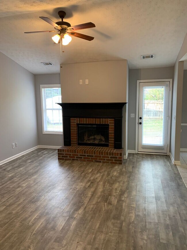 Photo - 2155 Herndon St