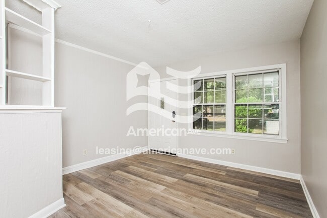 Photo - 4633 Corbett St