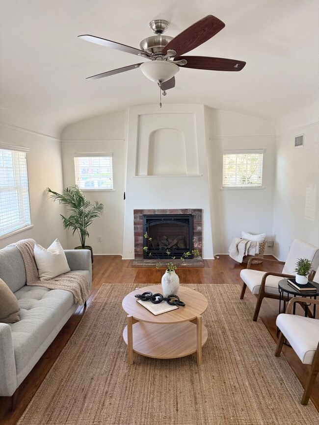 Photo - 3560 Sydney Pl Unit 3562