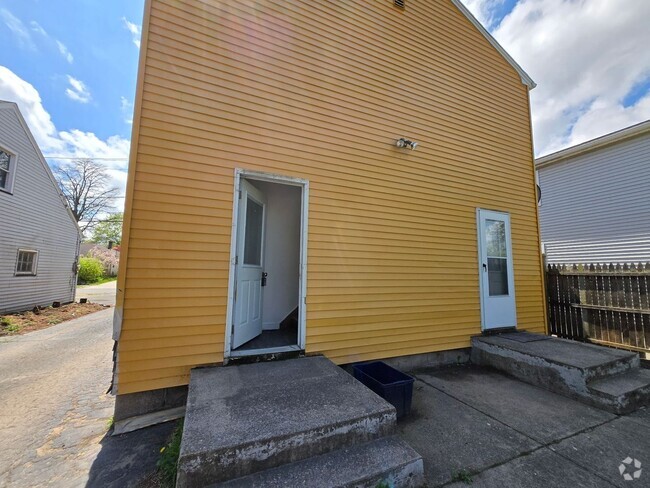 Building Photo - 409 W Hickory St Unit 409 W Hickory St upper Apt